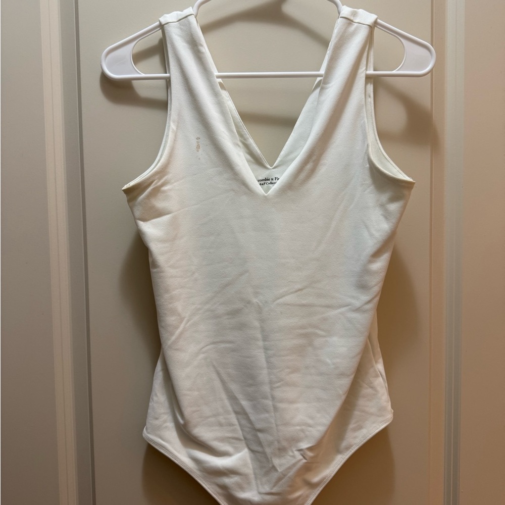 Abercrombie & Fitch White V-Neck Bodysuit Women’s - M